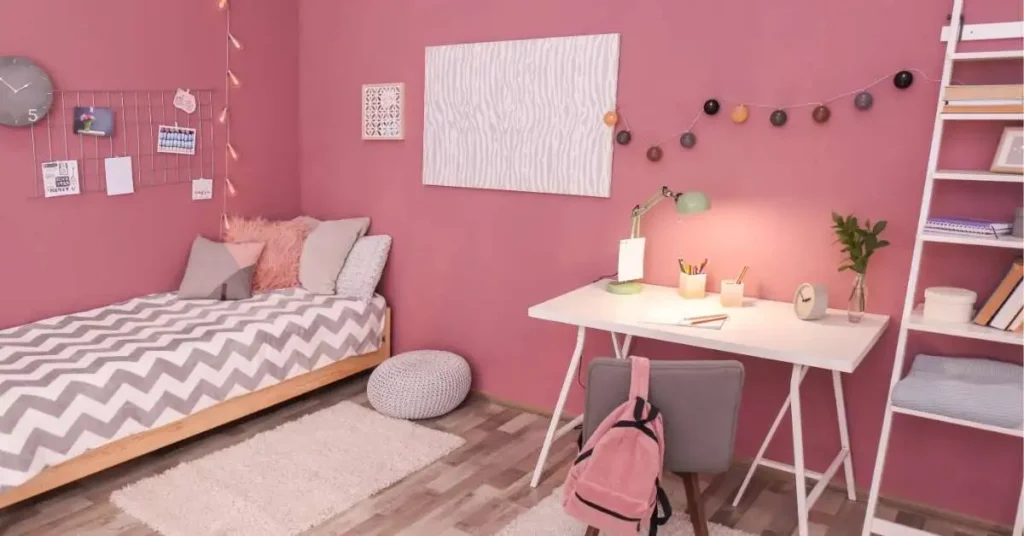 Warna cat merah muda muted untuk kamar tidur